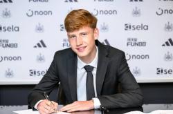 爱游戏-挖角利物浦！纽卡官方：利物浦16岁小将艾萨克-莫兰加盟球队