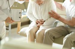 爱游戏体育app-肿瘤有“篮球”大！92岁奶奶腹涨“见红”