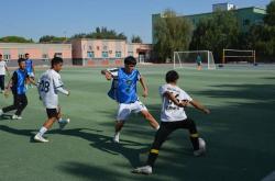 爱游戏中国-轮台县阳霞镇“白杏杯”足球赛开幕