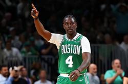 ayxsports-萨克拉门托国王有意收购凯尔特人后卫霍勒迪