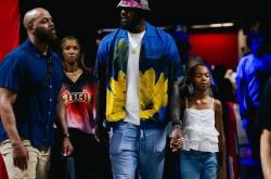 爱游戏-詹姆斯前队友提议老詹离开湖人，暗示队友不如加入迈阿密热火