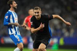 ayxsports-太疯狂了！巴萨PK西班牙人赛前，巴萨球迷驾车冲撞西班牙人队球迷