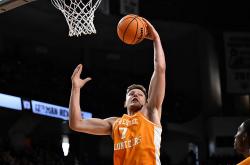 aiyouxi-波兰内线新秀签约费城76人，或缺席欧洲杯