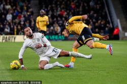 爱游戏体育官网-进球大战！联赛杯-吉滕斯造3球德拉普染红 切尔西4-3狼队晋级