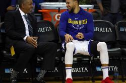 ayxsports-夏洛特黄蜂官宣：将退役老库里的30号球衣