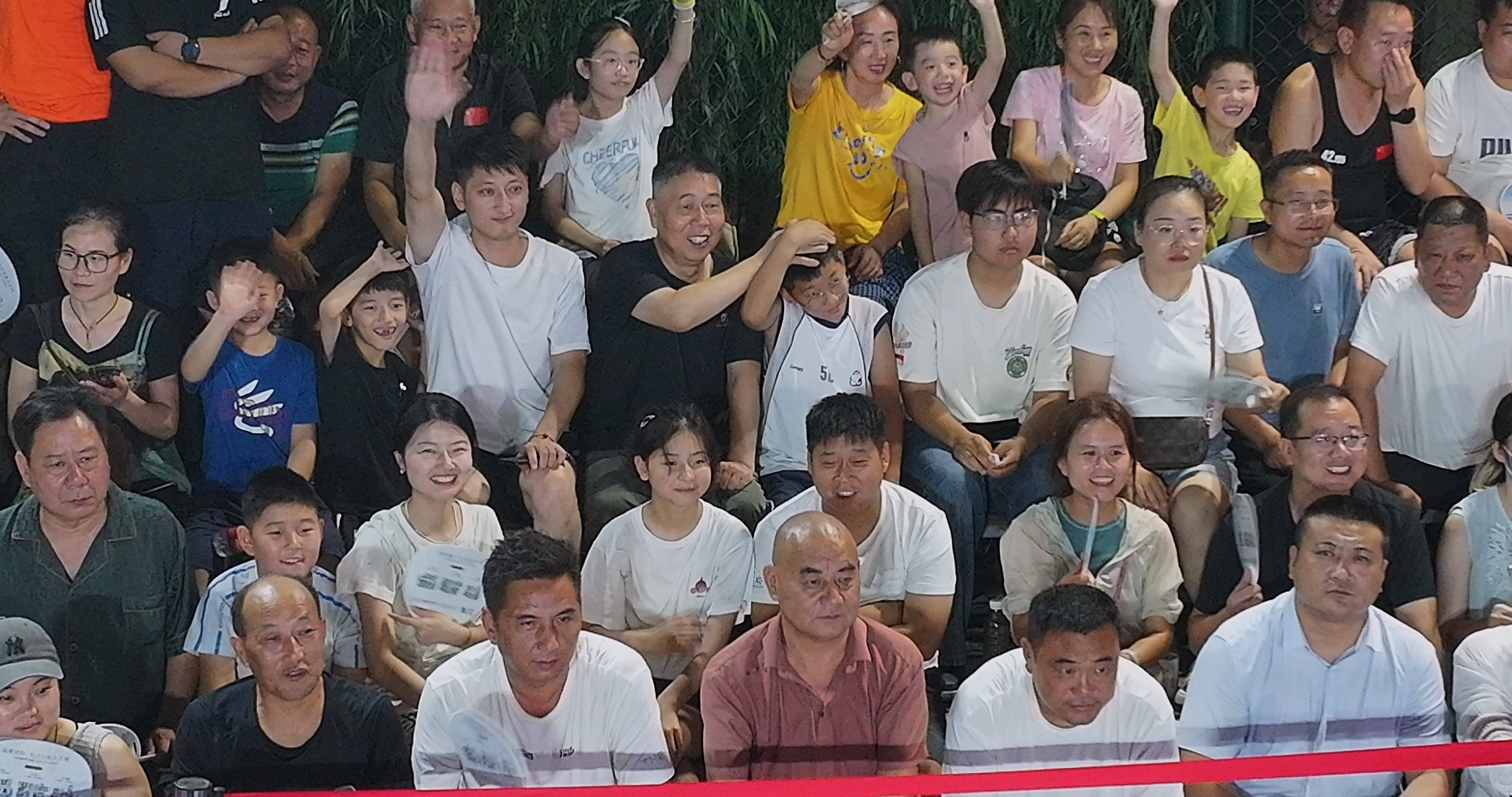 专业级篮球邀请赛燃情辉县,市民家门口看“CBA级”较量