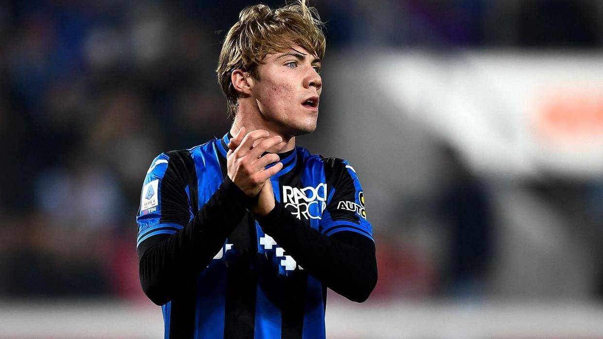 再见,曼联!3000万英镑贱卖新哈兰德!记者:曼联主攻塞斯科