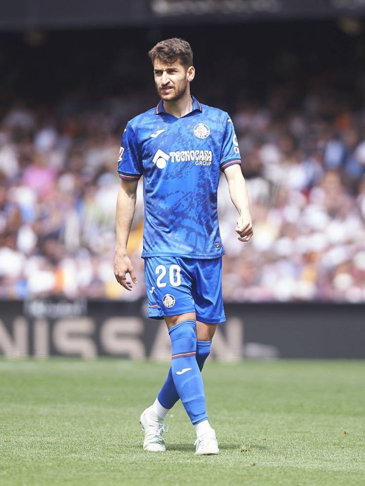 迪马:维罗纳即将签下西班牙中场耶鲁-圣地亚哥与后卫乌奈-努涅斯