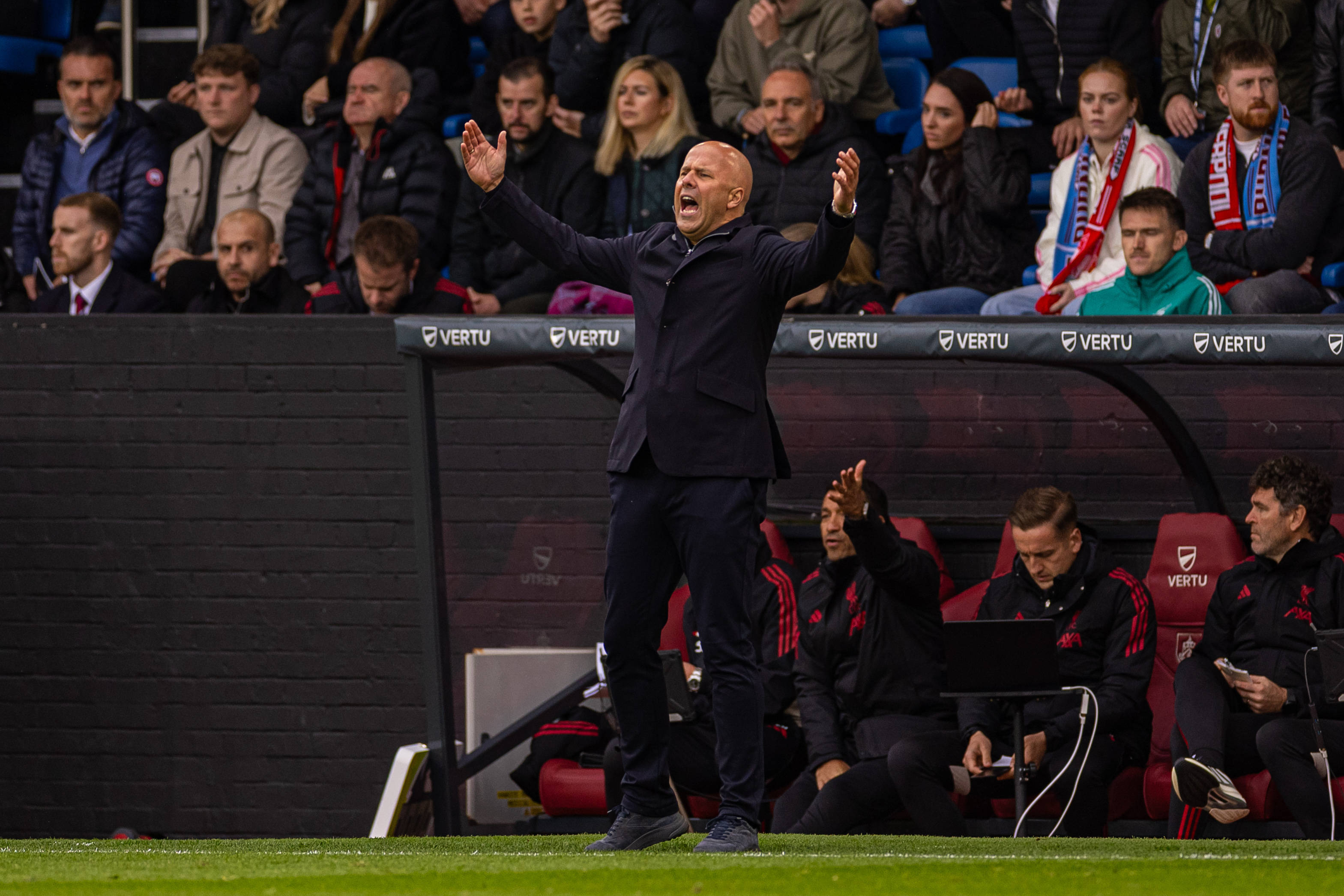 (体育)足球——英超:利物浦胜伯恩利