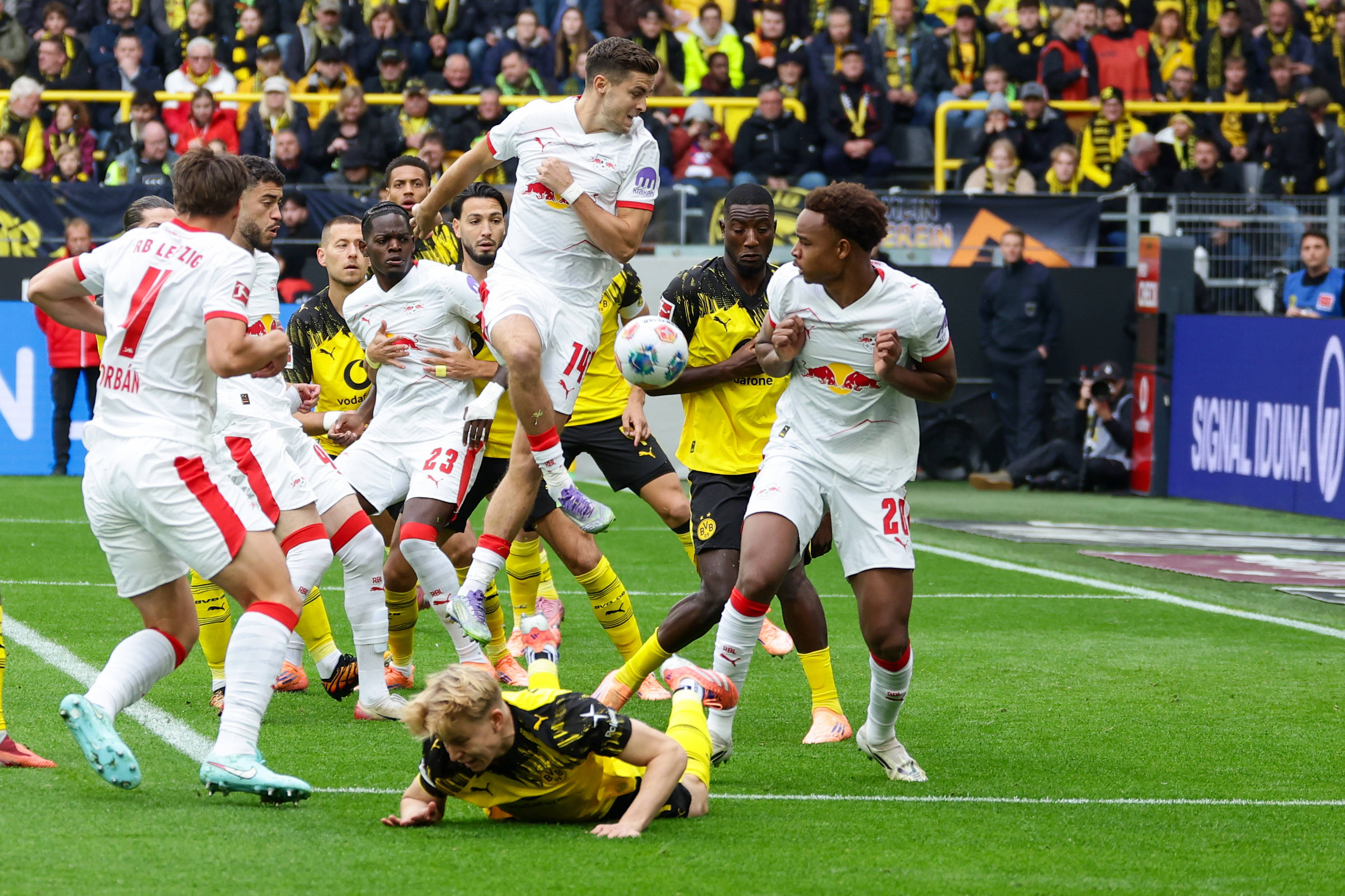 (体育)足球——德甲:多特蒙德平莱比锡