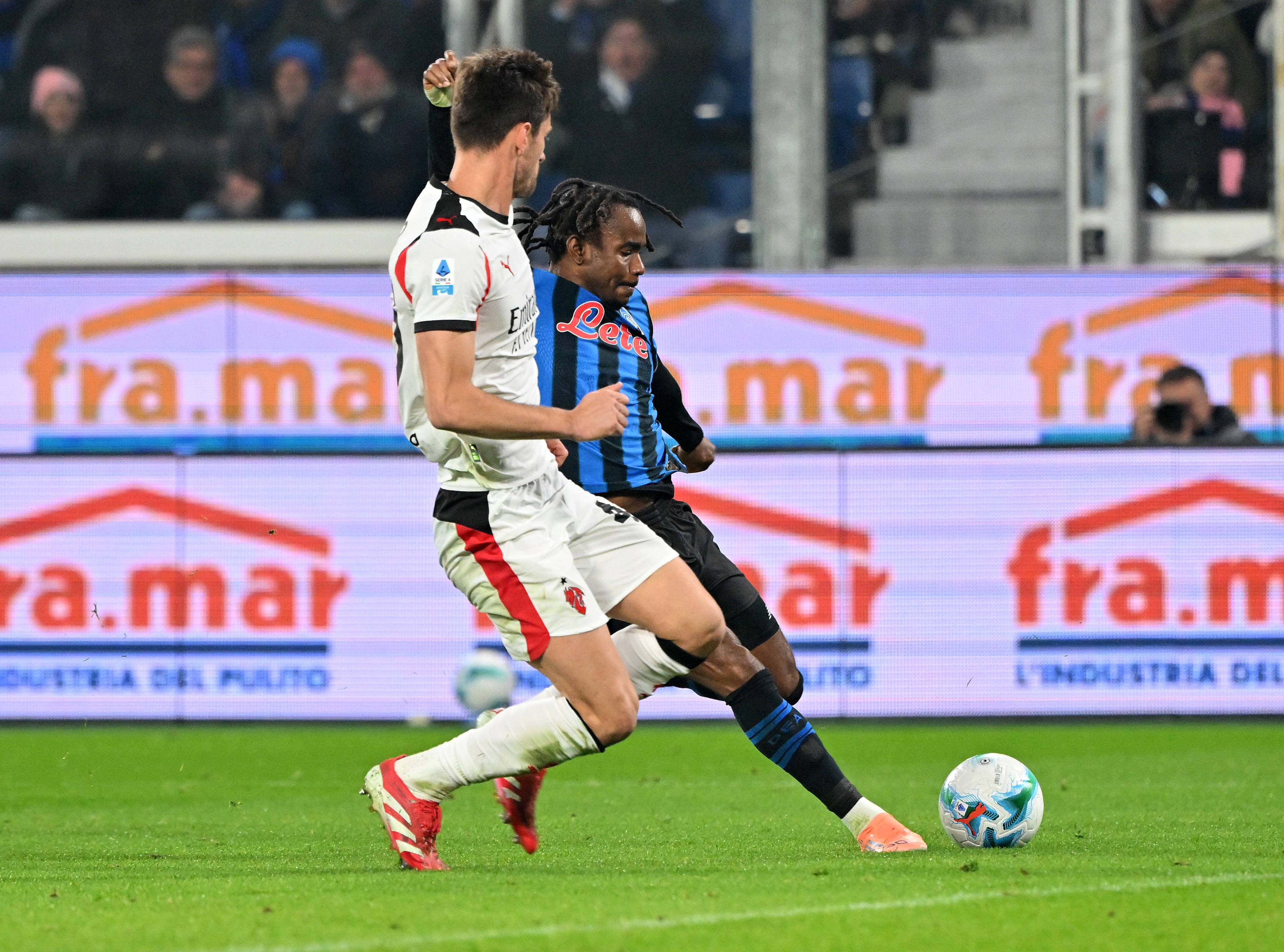 （体育）足球——意甲：亚特兰大平AC米兰